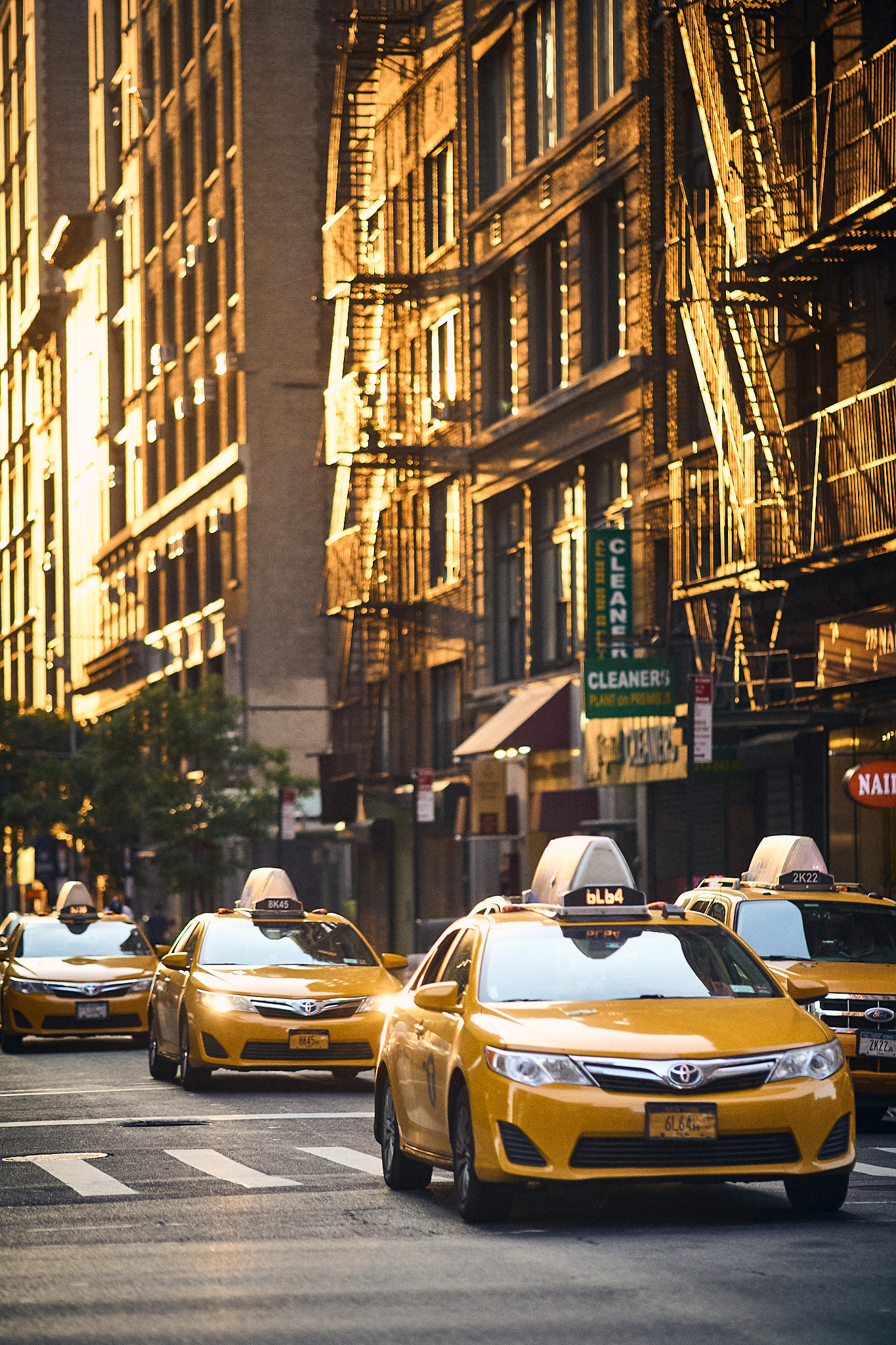Yellow cabs i morgonljus, Manhattan