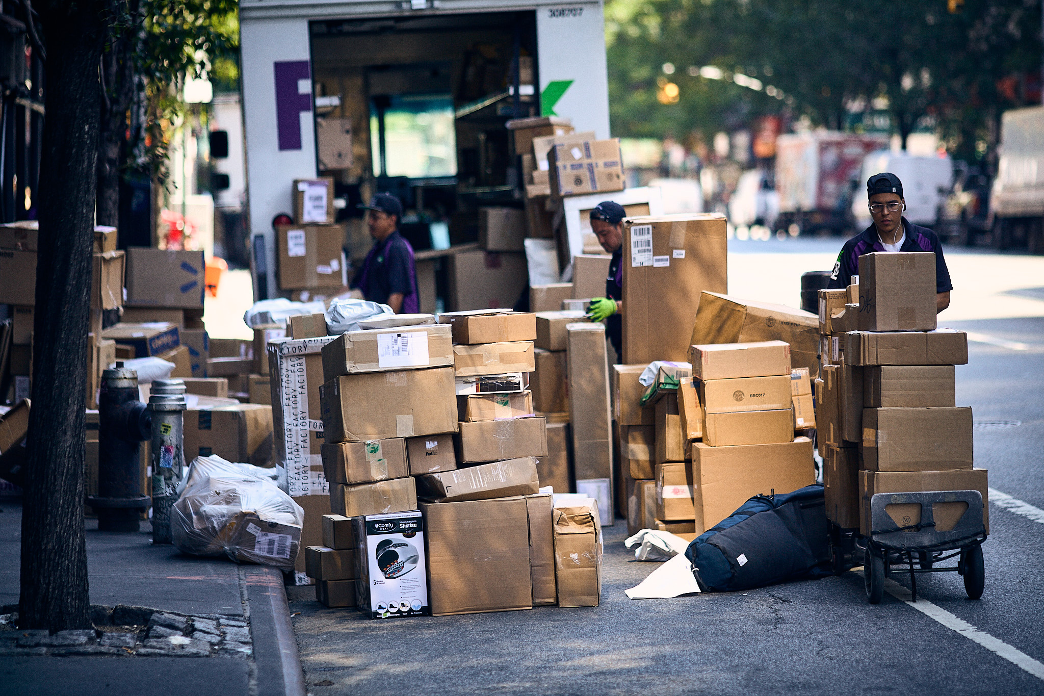 Paketleverans på trottoar, Manhattan