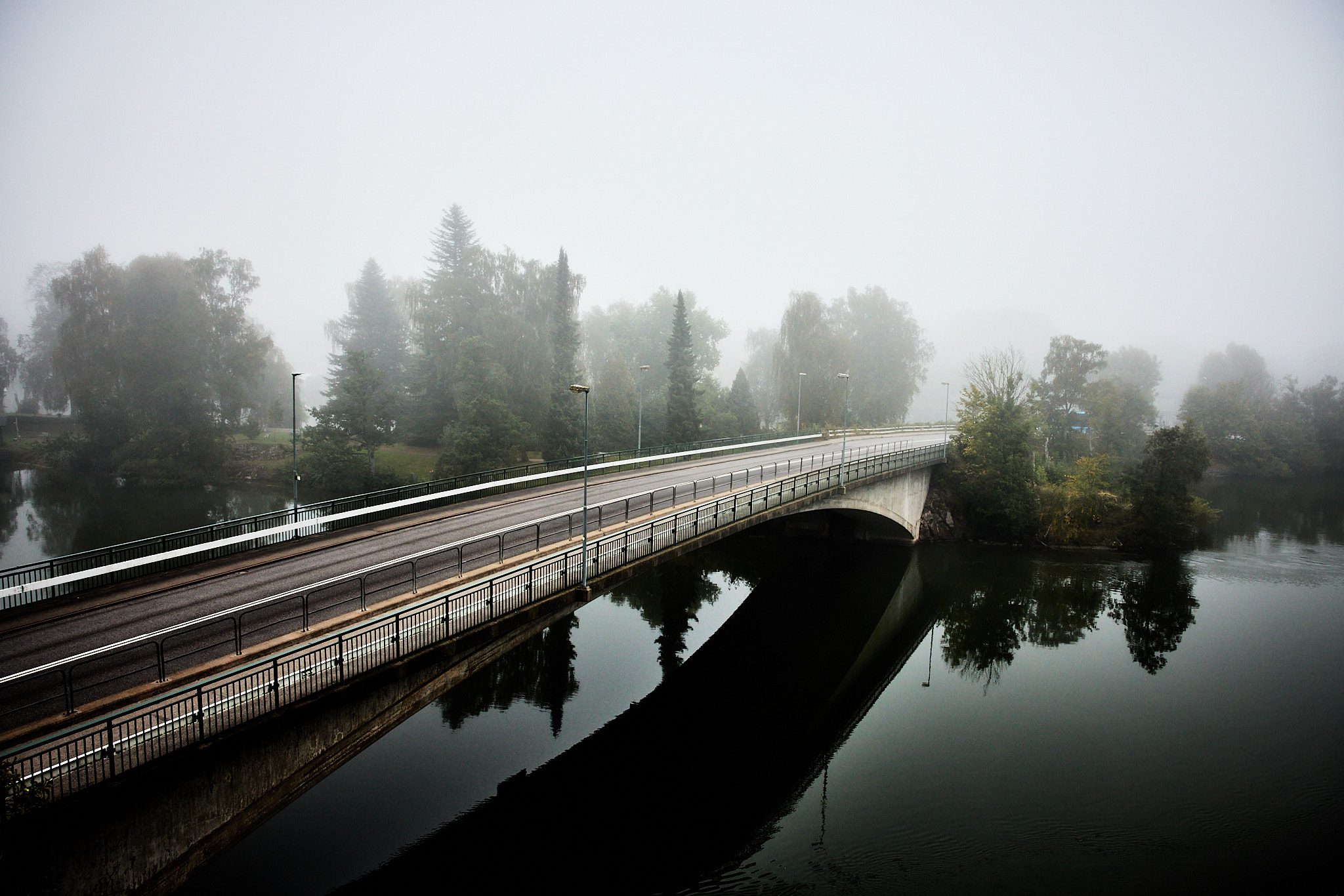 Spiköbron i dimma, Trollhättan